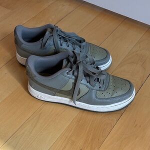 Nike Air Jordan 1 Low-Top Sneakers in Olive Green
